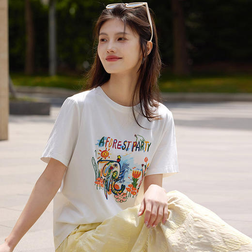 【专属特价】熙世界休闲涂鸦印花T恤女短袖宽松圆领正肩上衣ins潮2025夏日新款 商品图4