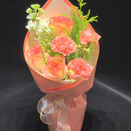 【母亲节】新鲜鲜花花束·柔粉恋语（3朵玫瑰+3朵康乃馨+配花）可备注送货时间 商品图0