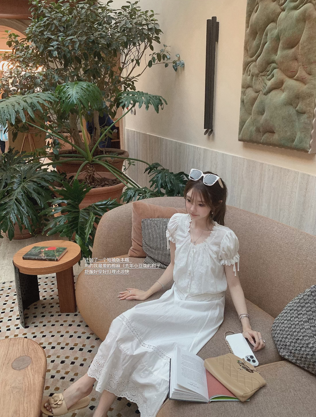 金蘑菇菇 美第奇/蓝白重工刺绣法式泡泡袖上衣