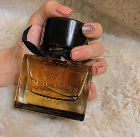 【越南版巴宝莉香水】正装90ml 留香好久 第二天手腕还有余香 My burberry 系列的香水，简直是人间值得 ▲光是瓶口纽扣的设计就让我爱了，花果香调/东方花香调两个味道可选择