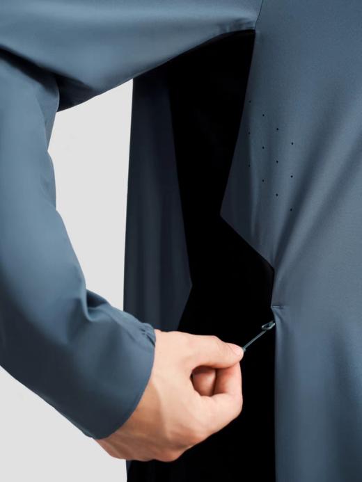 点此购买 迪桑特夏季男款UPF100+防晒凉感户外追光防晒衣 37 317709 商品图7