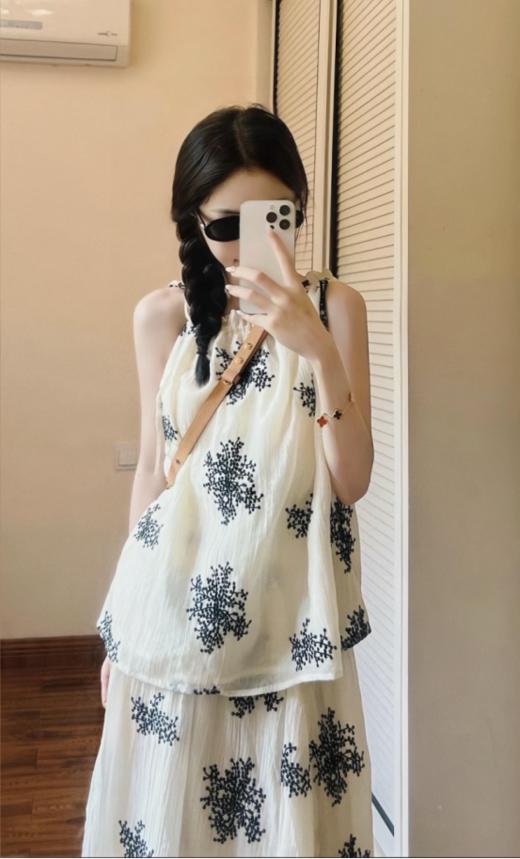 🎯温柔到骨子里的【澳克里斯天丝提花清冷感重工刺绣套装】❗️上身一整个清冷气质的温柔感~ ✅每次穿出门都被追着问链接📢那种被夸到不好意思的快乐，全靠它给 商品图3