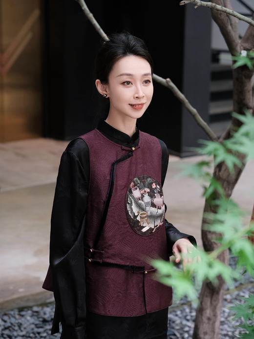 盛唐牡丹| 真丝香云纱手绣偏襟马甲-红色 商品图1