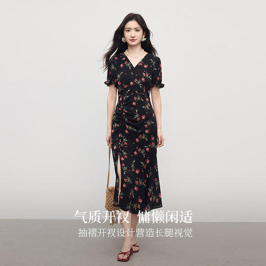 【夏季新品】熙世界法式仿真丝玫瑰碎花连衣裙女高级感泡泡袖V领长裙2025夏天 商品图3