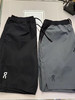 原单正品昂跑专业跑步户外运动短裤，版型帅！
立体剪裁，上身效果直观，耐看
下摆开叉，腰部抽绳，后兜暗扣
一件简约，却不简单的短裤
黑色灰色，尺码S-XXL 商品缩略图0