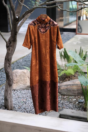 盛唐牡丹 |真丝香云纱手绣如意云肩旗袍