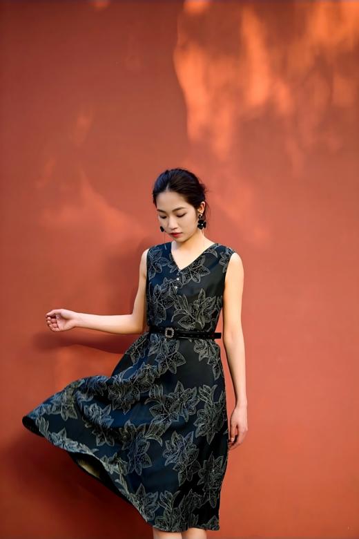 伯妮斯茵 | 高级感国风 莲鹤方壶元素连衣裙 缎面提花面料 显瘦百搭 职场约会两用款   重工提花工艺面料无袖连衣裙SZ1S19 商品图1