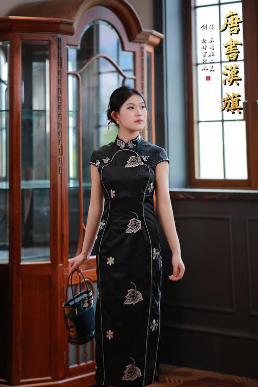 【霓 裳】黑色叶花刺绣修身旗袍精致盘扣点缀日常优雅国风新中式 商品图0