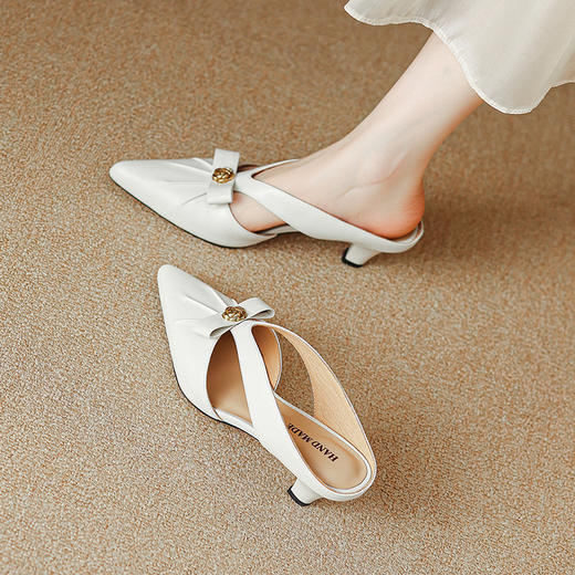 【预售5天】羊皮尖头粗跟包头拖鞋女银色镂空山茶花气质外穿时尚高跟半拖凉鞋MLJ&C153 商品图0