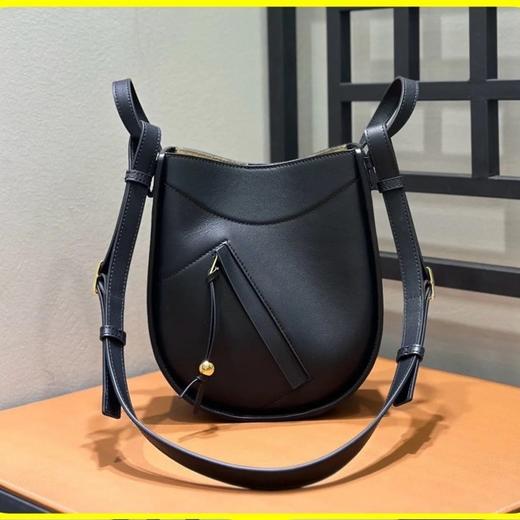 【预售3天】2025新款光滑中号水桶包时尚手提斜跨单肩包LM8068 商品图2