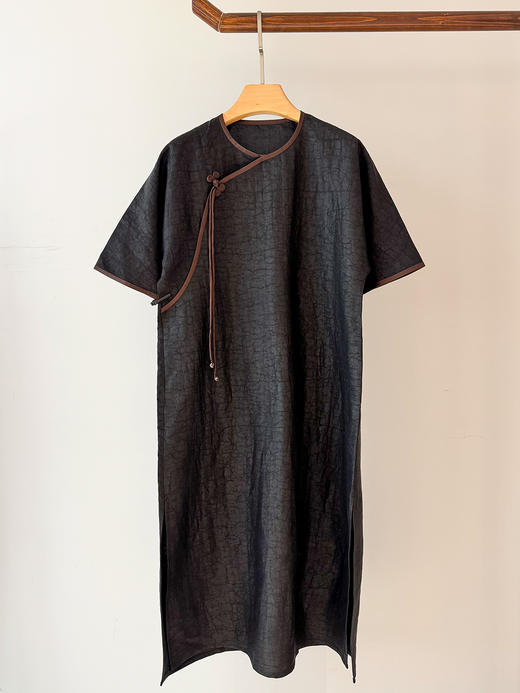 新款中式长款斜襟复古花扣龟裂纹香云纱连衣裙B20490珺 。 商品图6