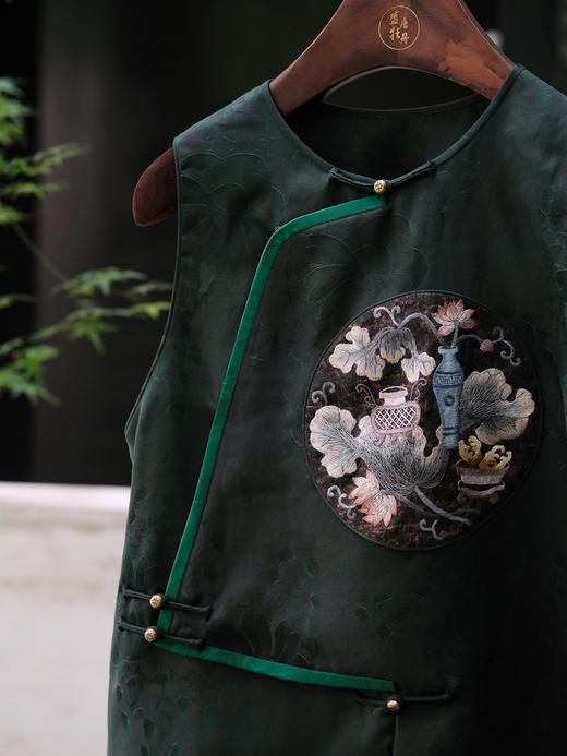 盛唐牡丹 |真丝香云纱手绣偏襟马甲 商品图4