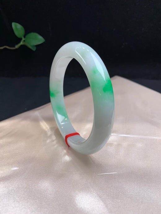 612876，62.5飘阳绿手镯、非常清新秀气，底妆很均匀，二处飘阳绿色 商品图4