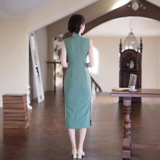 2025春夏新款旗袍年轻款绿色修身无袖旗袍新中式高端气质优雅旗袍JLM6135 商品图3