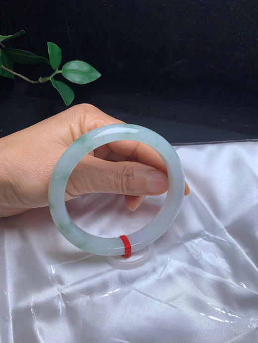 612874，60.5飘花手镯，底细腻，大半圈飘蓝花 商品图5