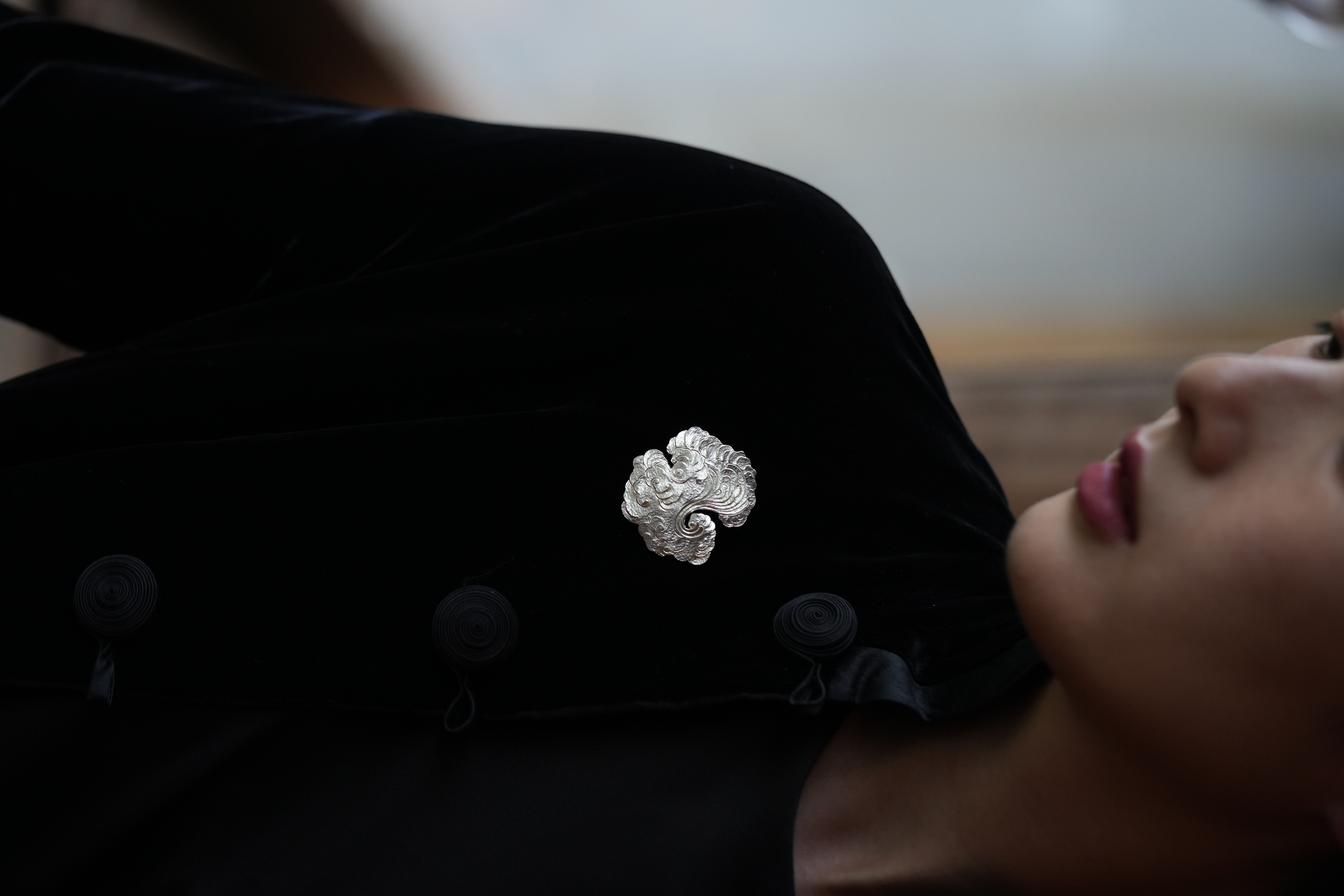 纯银錾刻祥云胸针吊坠两用款