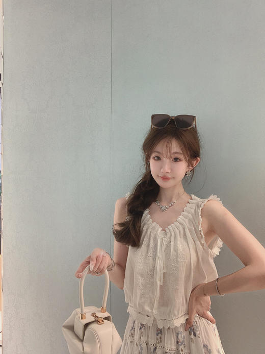 金蘑菇菇 美第奇/蓝白重工刺绣法式泡泡袖上衣 商品图9