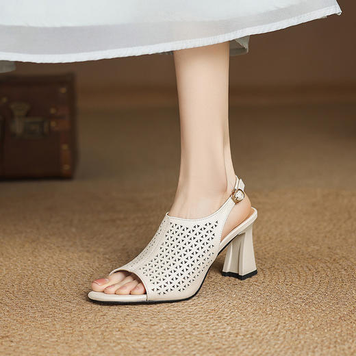 【预售5天】柔软舒适罗马凉鞋女夏季镂空百搭真皮上班女鞋粗跟高跟鞋DS&1838 商品图4