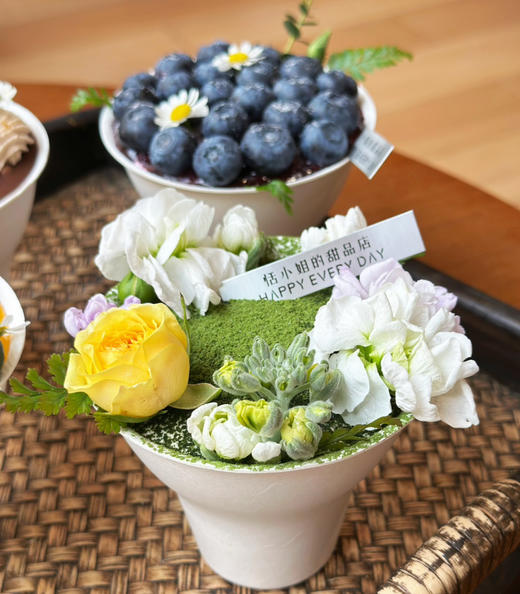 伯牙绝弦：手握蛋糕杯，鲜花随机清洗后装饰，不可食用 商品图9