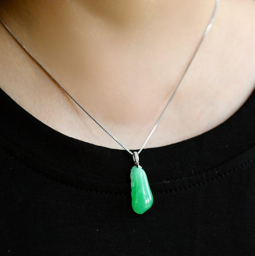 糯冰种阳绿厚庄翡翠福瓜 商品图10