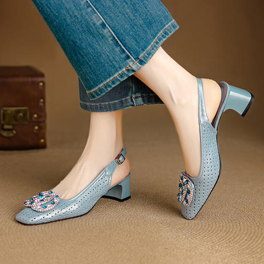 【预售5天】真皮镂空洞洞水钻包头凉鞋女夏季粗跟中跟后空单鞋透气凉皮鞋NJMK&K1596 商品图2