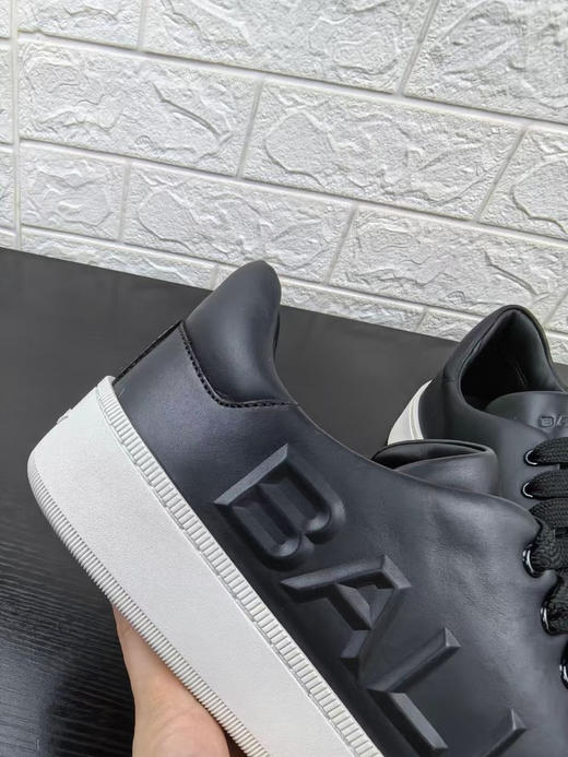 正品 BALLY 巴利春夏新款Raise男士休闲鞋 厚底款  头层牛皮 上脚舒适 
码数 39 40 40.5 41 41.5 42 42.5 43 43.5原盒包装
官网5000➕，现980包邮 商品图9