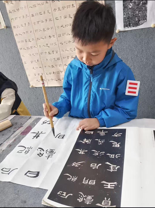 原单正品迪卡侬户外儿童防晒衣！！现货收仓！正品好货！！全部原包装原吊牌！！好穿到无法自拔好轻薄儿童款的衣服肤感没得说[赞］轻飘飘的克重毫无负担🥹不粘身！！
只有蓝色 商品图10