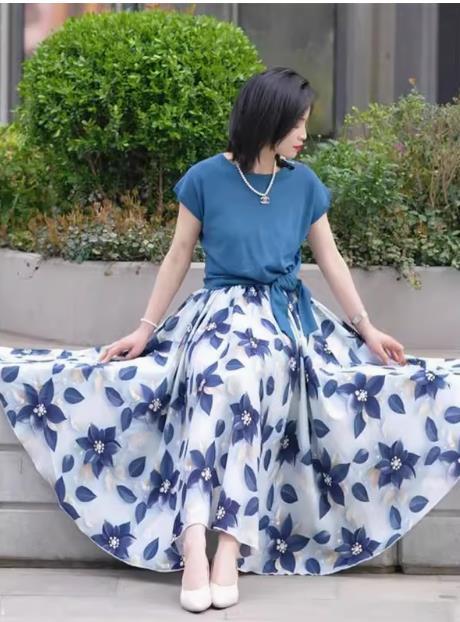 松弛感显瘦遮肚子减龄休闲，印花半身裙t恤两件套装LJX-548 商品图0