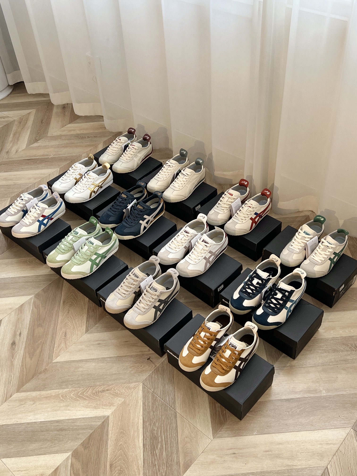 鬼虎 皮面 鞋型偏修长！脚掌宽，脚面肥的朋友，或者穿厚袜子建议拍大半码下单！