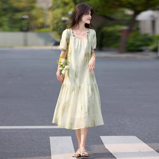 【专属特价】熙世界轻国风晕染方领连衣裙2025夏新款灯笼袖宽松雪纺蛋糕裙子 商品图4