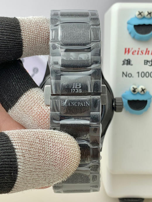 『NOOB official➕市场独家首创，没有之一』宝珀 五十寻 50寻全日历深潜器首创全陶瓷表链
1、集多功能于表盘显示（12 点钟位置的窗口显示星期和月份，以及 6 点钟位置的子表盘显示月相☑️ 商品图5