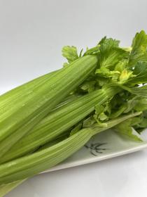 朴愿甄选   水果青芹 250克