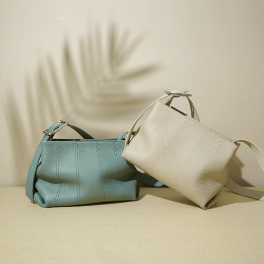 【预售3天】2025新款简约时尚通勤多隔层慵懒风单肩包质感软皮百搭腋下斜挎包M7888 商品图0