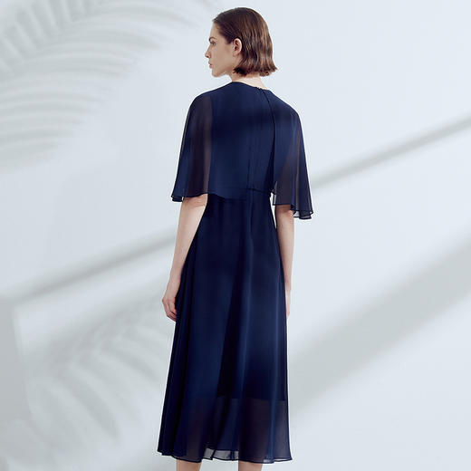 EITIE爱特爱夏季新款时尚洋气网纱拼接收腰压褶连衣裙7807559 商品图5