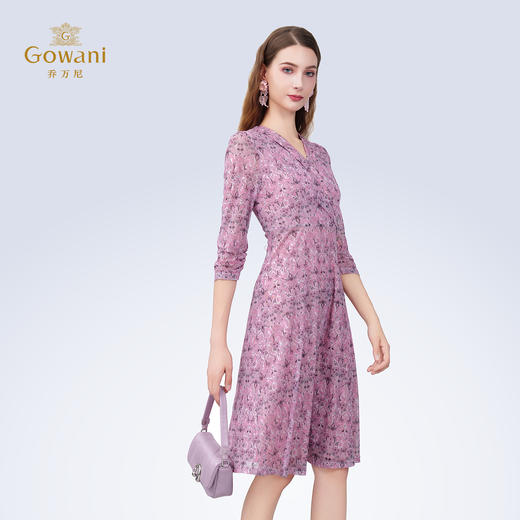 乔万尼2025夏季新品V领艺术印花轻盈收腰连衣裙ED2E409 商品图1