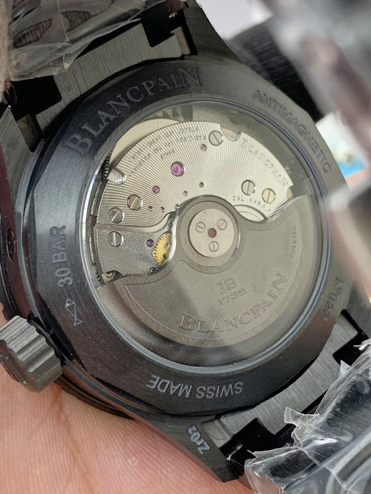 『NOOB official➕市场独家首创，没有之一』宝珀 五十寻 50寻全日历深潜器首创全陶瓷表链
1、集多功能于表盘显示（12 点钟位置的窗口显示星期和月份，以及 6 点钟位置的子表盘显示月相☑️ 商品图4