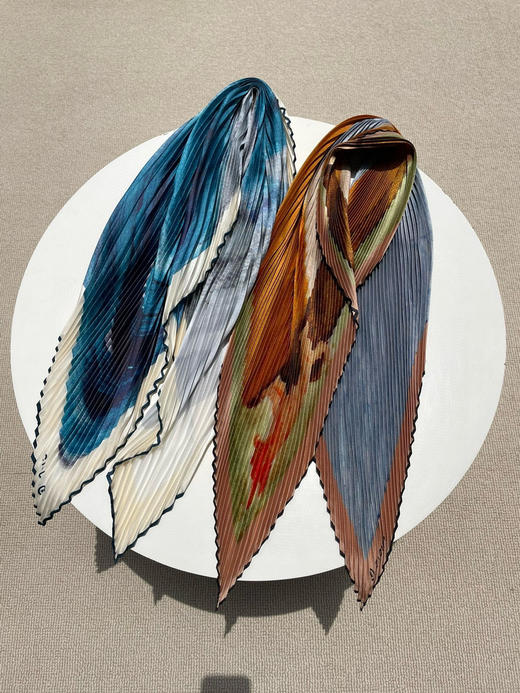510-7 独家圆正 小禾 真丝风琴褶皱彩绘丝巾 商品图0