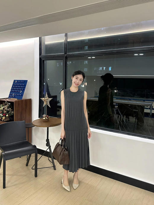 【高品质私服】【JN无袖风琴百褶连衣裙】面料垂坠性佳，顺滑有型G1311【无标出货 介意慎拍】CC 商品图1