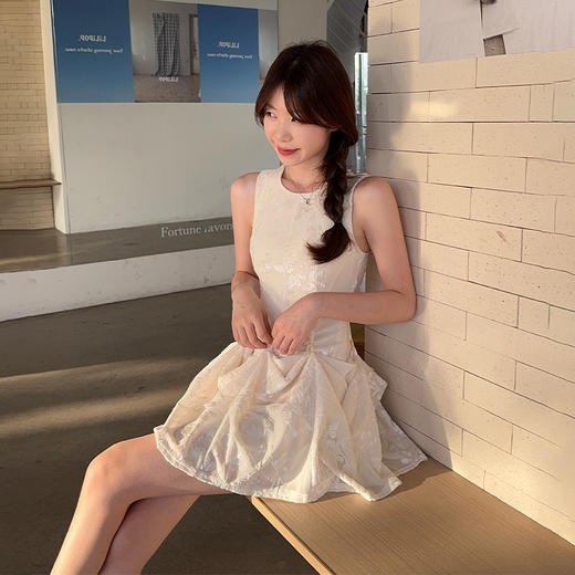 西遇两穿法式连衣裙女2025年夏季新款杏色刺绣圆领a字无袖裙子SS050648 商品图3