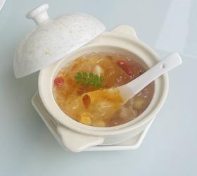 桃胶百合银耳莲子羹