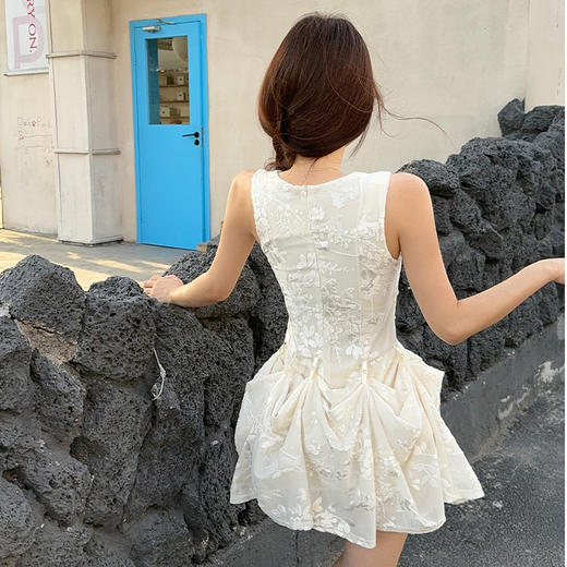 西遇两穿法式连衣裙女2025年夏季新款杏色刺绣圆领a字无袖裙子SS050648 商品图4