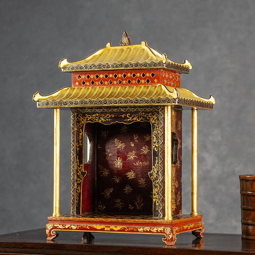 清	大漆描金重檐庑殿顶佛龛 商品图0