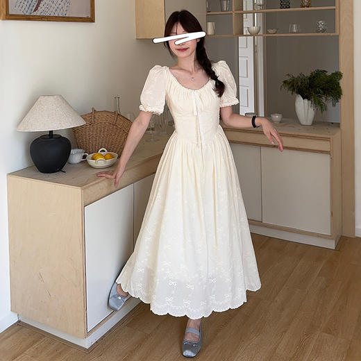 西遇法式泡泡袖连衣裙女夏季新款蕾丝花边度假a字掐腰长裙SS050671 商品图1