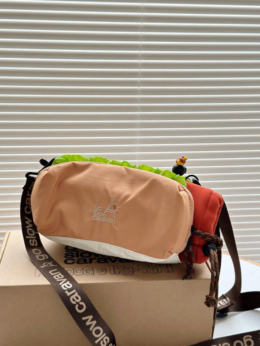 点此购买 Go slow cara*van热狗汉堡造型斜挎单肩包 sz 317921 商品图9