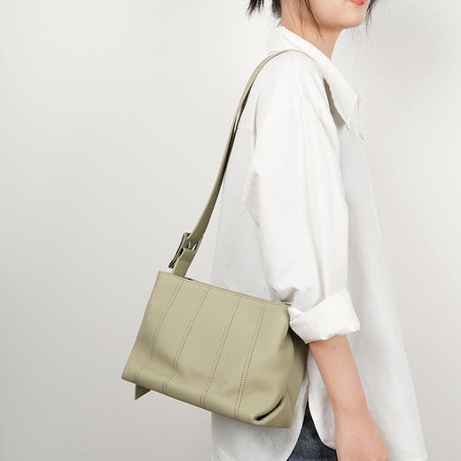 【预售3天】2025新款简约时尚通勤多隔层慵懒风单肩包质感软皮百搭腋下斜挎包M7888 商品图2