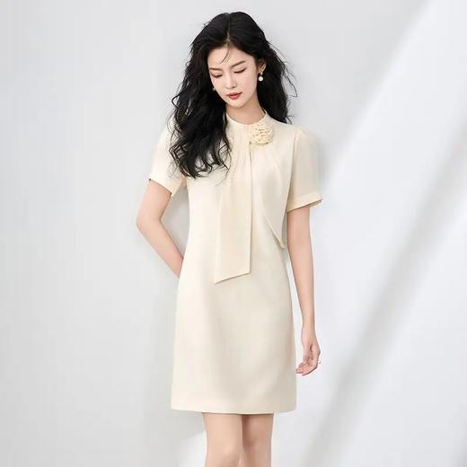 「高货wl」全新升级【铂金会员358/天猫479/差价121】(94907)洛诗琳优雅高级感钉珠飘带连衣裙2025夏季时尚立体花朵裙子94907 商品图0