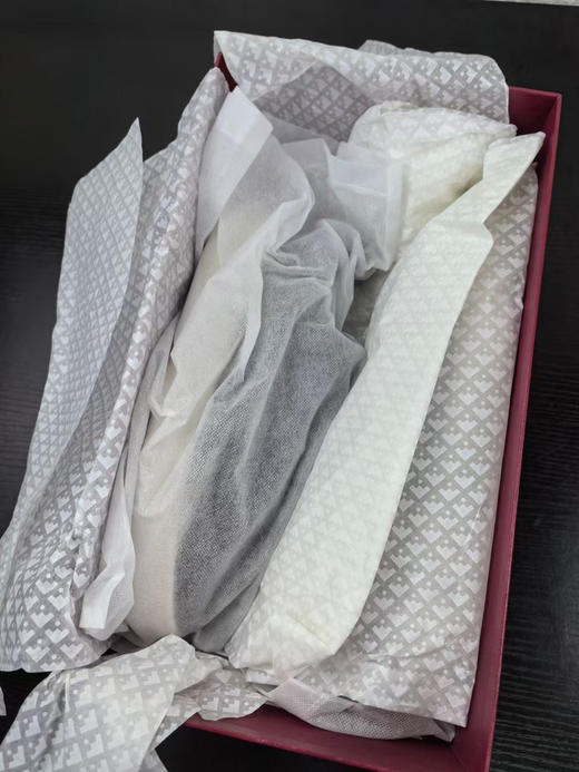 正品 BALLY 巴利春夏新款Raise男士休闲鞋 厚底款  头层牛皮 上脚舒适 
码数 39 40 40.5 41 41.5 42 42.5 43 43.5原盒包装
官网5000➕，现980包邮 商品图14