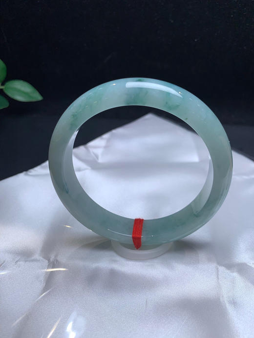 612881，60.8 飘花手镯，底妆均匀细腻 干净 商品图0