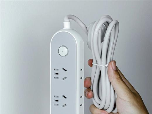 3C认证！【品柠PINICK·多功能斜面夹角插座】 斜面夹角设计，人体工学插拔角度，拔插更省力~多插孔位➕USB充电，多设备用电全满足 ！42mm孔距，大型插头互不干扰，扩容不怕不够用 商品图1
