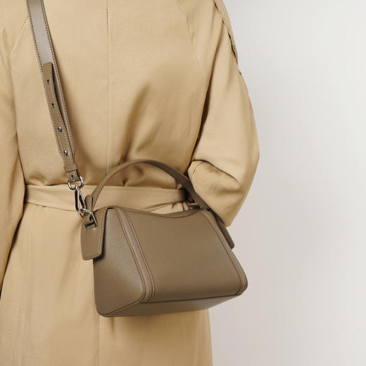 【预售3天】新款波士顿包2025简约质感单肩斜挎包M7769A 商品图5